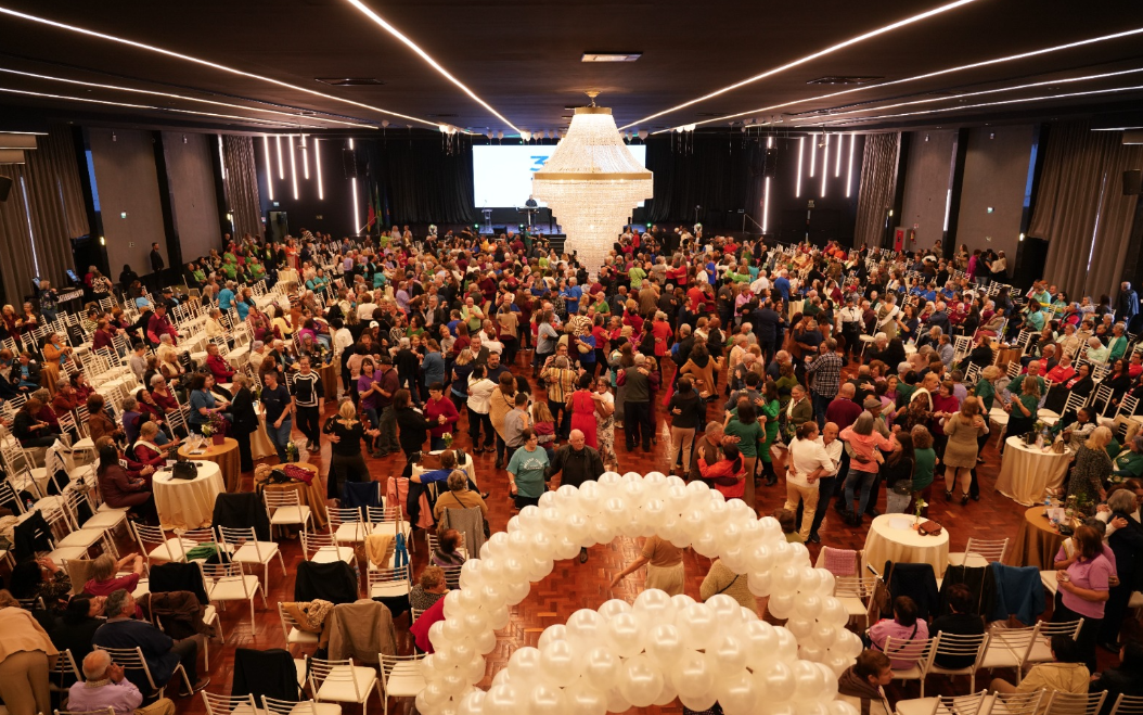 Prefeitura celebra 30 anos do DATI/COMAI com baile especial para os grupos de idosos de Passo Fundo