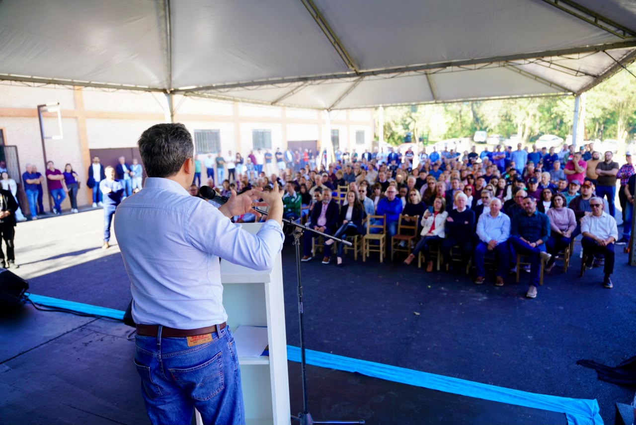 Prefeitura entrega pavimentação de acesso ao Distrito de São Roque e abre programação de aniversário do município