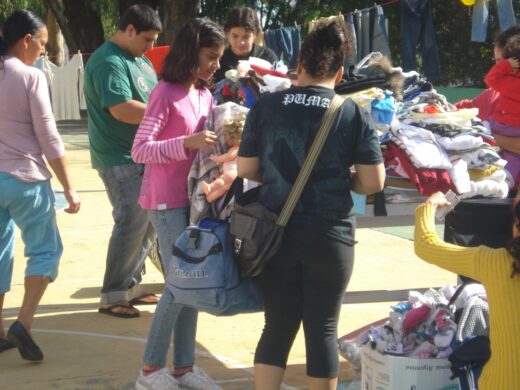 Varal da Solidariedade doa três toneladas de roupas