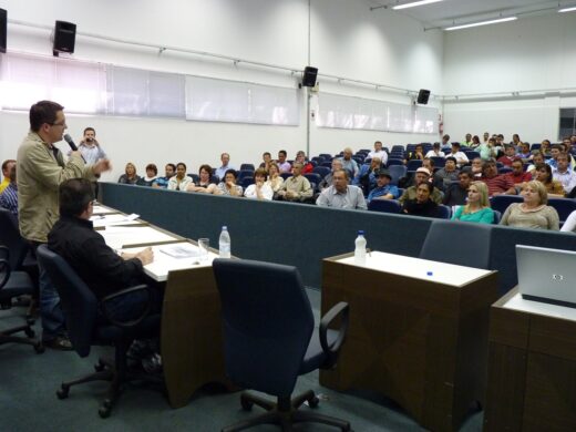 Semcas faz doação de roupas no Zachia