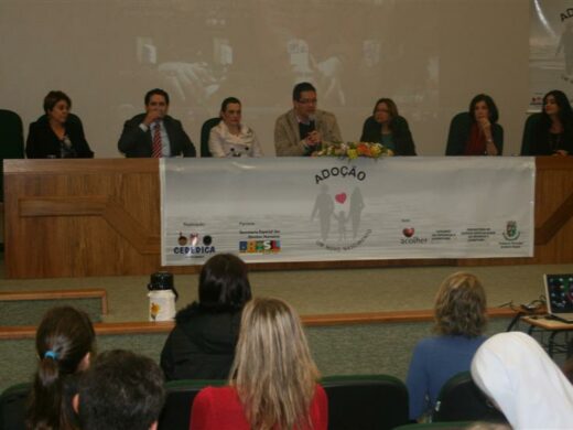 Evento discute sistema de adoção