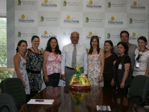 Coordenadoras dos CRAS visitam prefeito Dipp