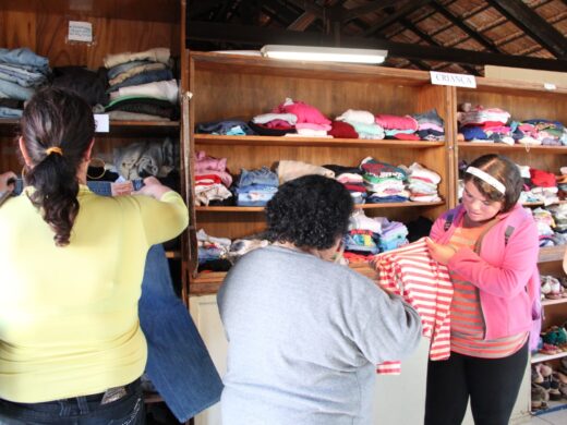 Inicia distribuição da Campanha do Agasalho 2013