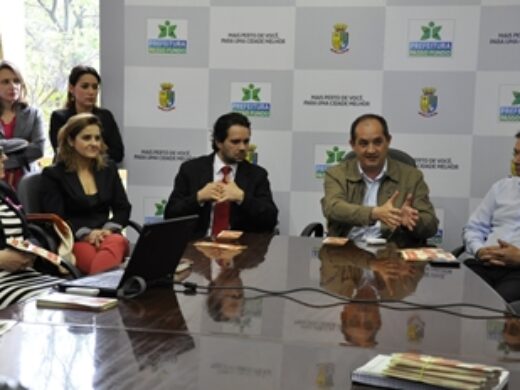 Prefeitura lança o Serviço Família Acolhedora