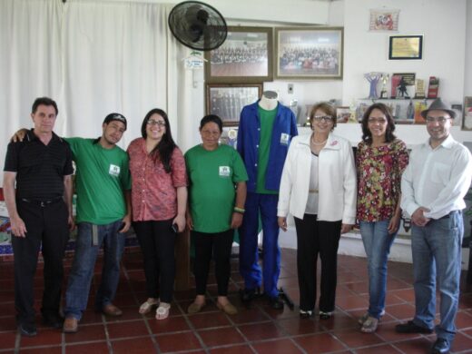 Prefeitura entrega uniformes para integrantes do PAC