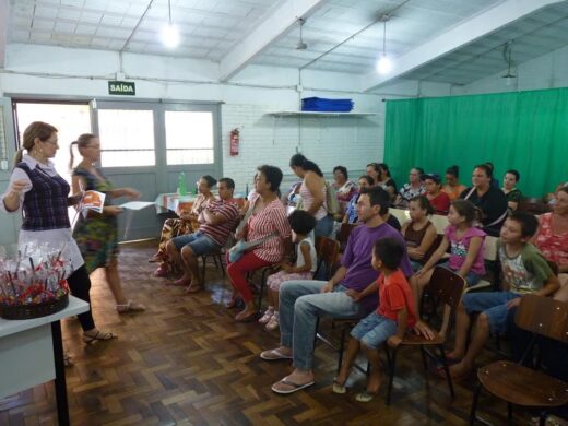 Beneficiários da Bolsa Família recebem orientações