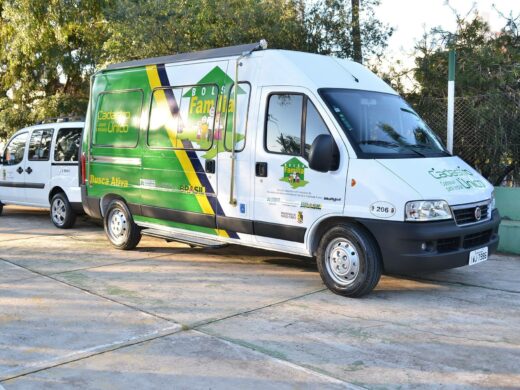 Prefeitura entrega novos veículos para atendimentos da assistência social