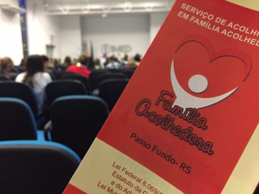 Encontro debate sobre serviço de acolhimento