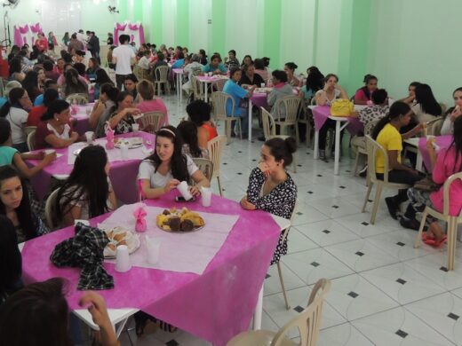 Chá Rosa reúne mulheres