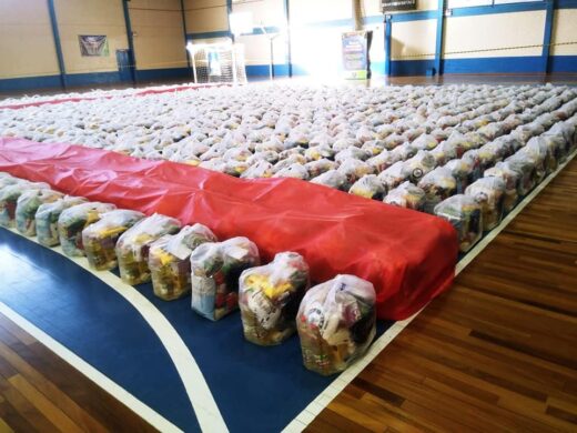 Prefeitura e LBV entregam cestas de alimentos