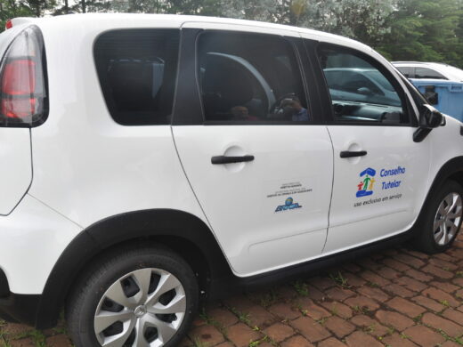 Prefeitura entrega viatura para Conselho Tutelar
