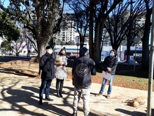 Prefeitura realiza ação com população de rua