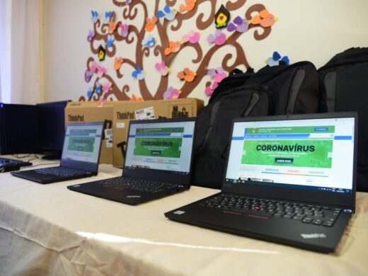 Casas de acolhimento recebem notebooks