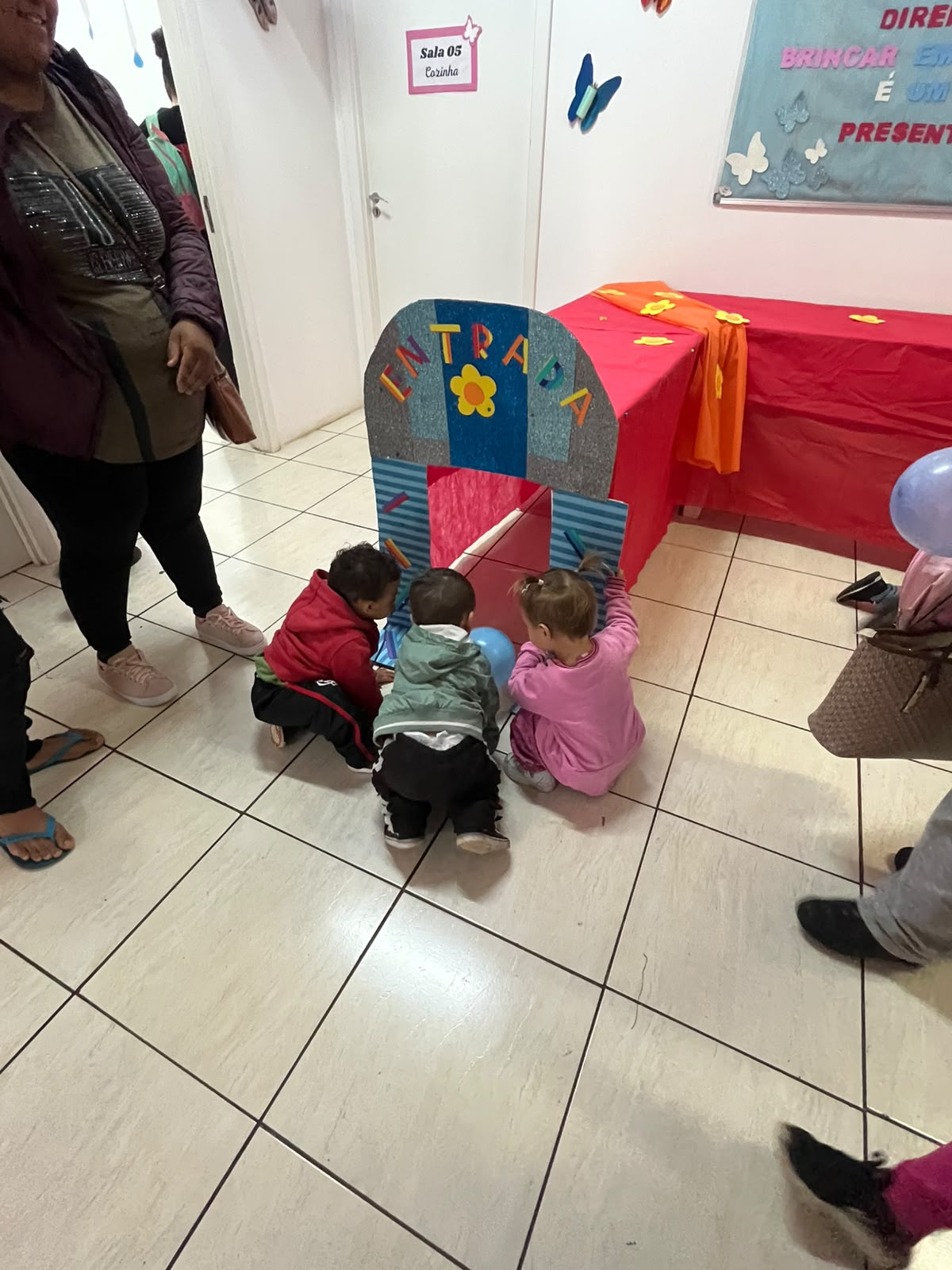 Tarde de Brincadeiras em Família reúne crianças e familiares no CRAS 04