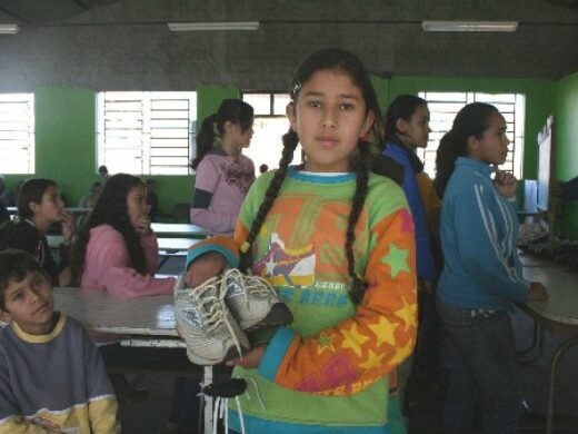 Banco do tênis já entregou 350 pares