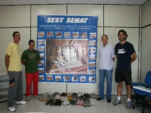 Banco do tênis recebe mais 100 pares