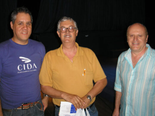 Administração Municipal leva doações à crianças