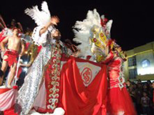 Bom Sucesso vence carnaval de rua