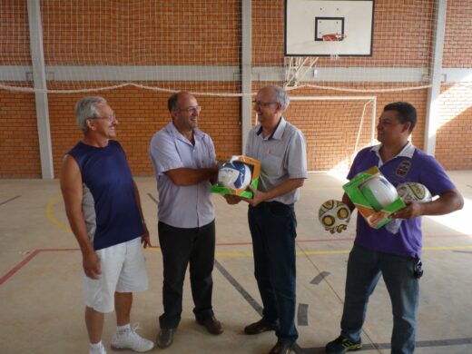 Material esportivo entregue pela Prefeitura beneficiará atividades comunitárias