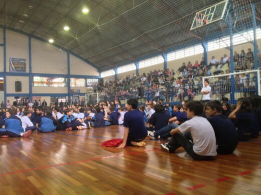 Prefeitura apoia série de campeonatos esportivos com 2 mil alunos participantes