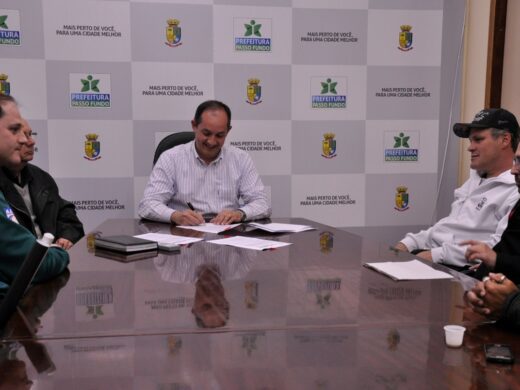 Prefeitura confirma apoio a projeto esportivo que beneficia 300 crianças