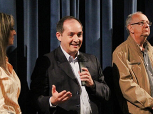 Prefeito dá boas notícias na abertura da Mostra de Teatro Passo Fundo em Cena