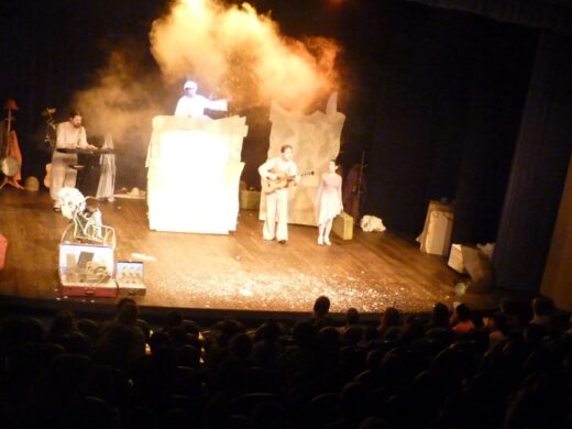 O Menino do Dedo Verde encanta as crianças no Passo Fundo em Cena