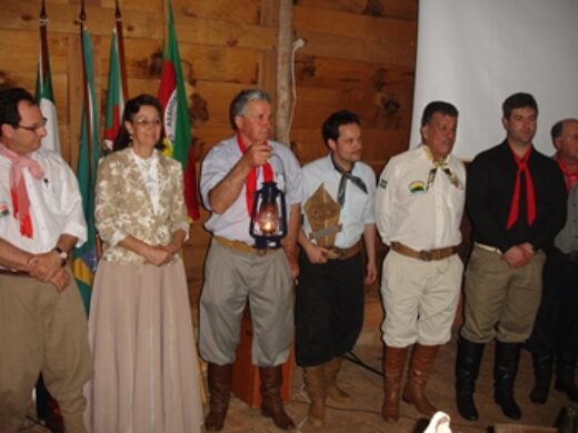 Tradicionalistas acendem chama permanente no marco da Batalha do Pulador