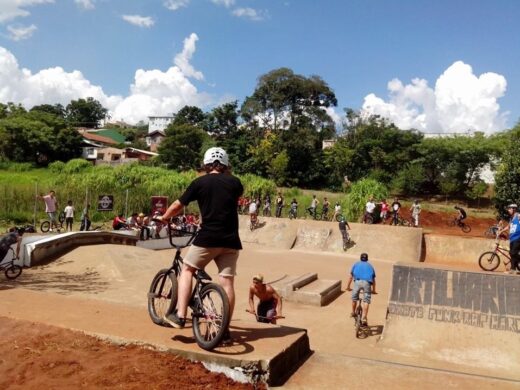 1° Campeonato de BMX reúne praticantes de esportes radicais no Parque da Gare