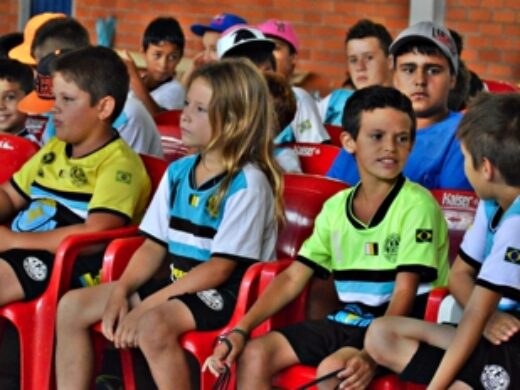 Projeto social e esportivo do Bairro Záchia encerra ano com festa