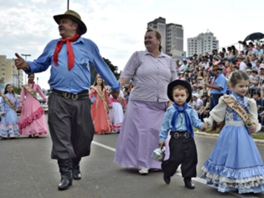 Desfile Farroupilha: cultura nas ruas de Passo Fundo comemora o Dia do Gaúcho