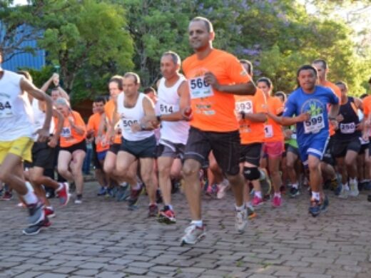 Corrida de Rua: 600 atletas participam do circuito municipal