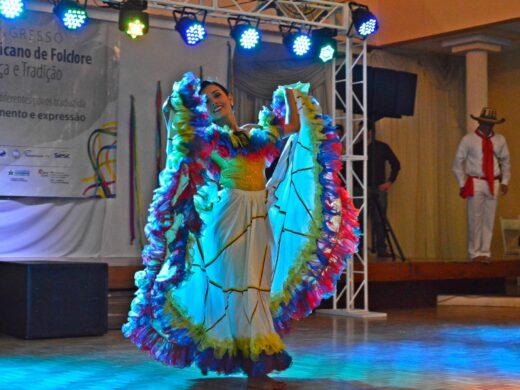 Grupos de folclore encerram congresso
