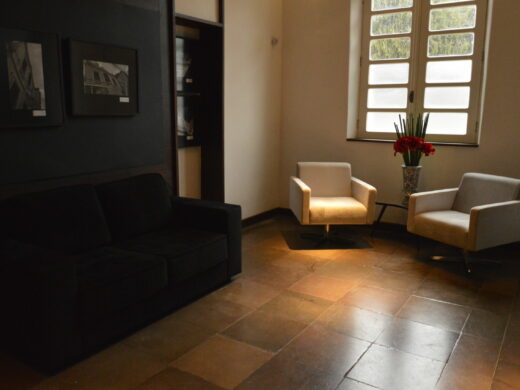 Doação de mobiliário traz conforto para Teatro