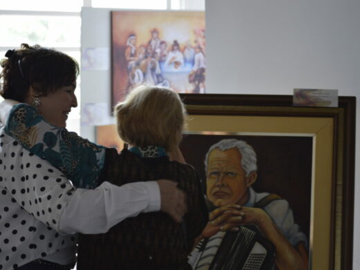 Teatro Municipal recebe obras de Klenia Sanchez