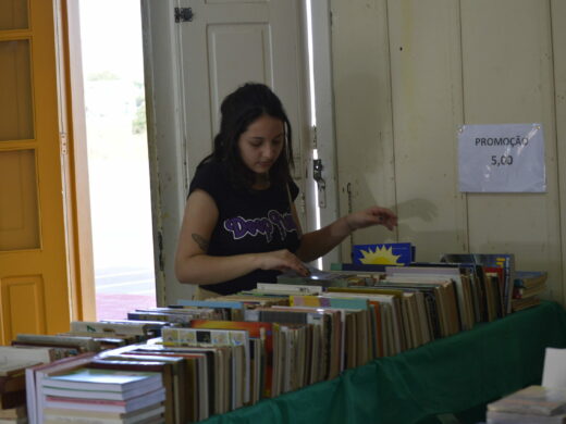 Mini Feira do Livro segue com programação
