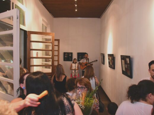 Sala de exposições homenageia professora