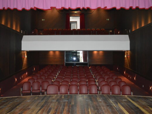 Apresentações artísticas no Teatro Municipal