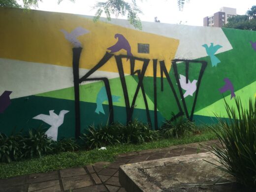 Arte urbana pichada na praça será recuperada