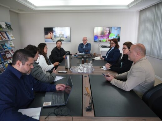 Prefeitura e Procon cobram melhorias no atendimento da Corsan em reunião com a companhia