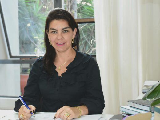 Marlise Soares continua na pasta de Administração