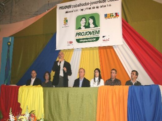 Aula inaugural do Pro-Jovem reúne estudantes e autoridades