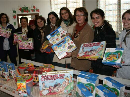 Prefeitura recebe brinquedos