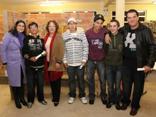 Prefeitura forma primeira turma de curso de EJA com Construção Civil