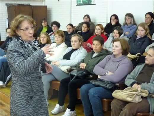 Prefeitura reúne merendeiras das escolas e orienta sobre o Kit Farroupilha