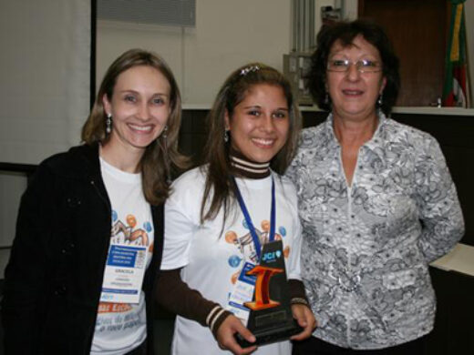 Aluna da Fundação Educacional do Menor vence concurso Oratória nas Escolas