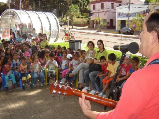 Largo da Literatura terá curso de informática