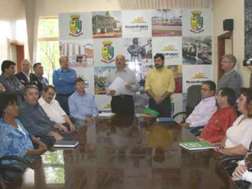 Dipp anuncia novo secretariado