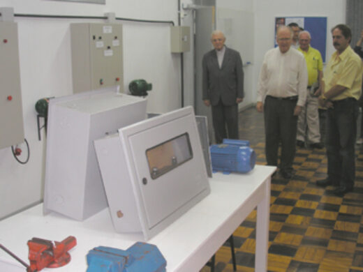 Parceira da prefeitura e Leão XIII em cursos