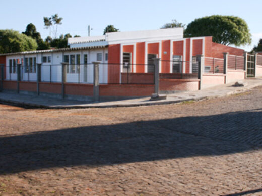Administração municipal entrega escola ampliada